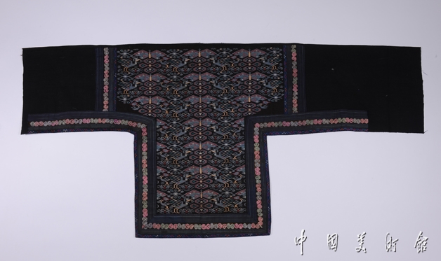 蝶鸟几何纹挑花背扇