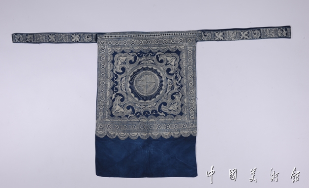 蝴蝶长寿如意云头纹蜡染背扇