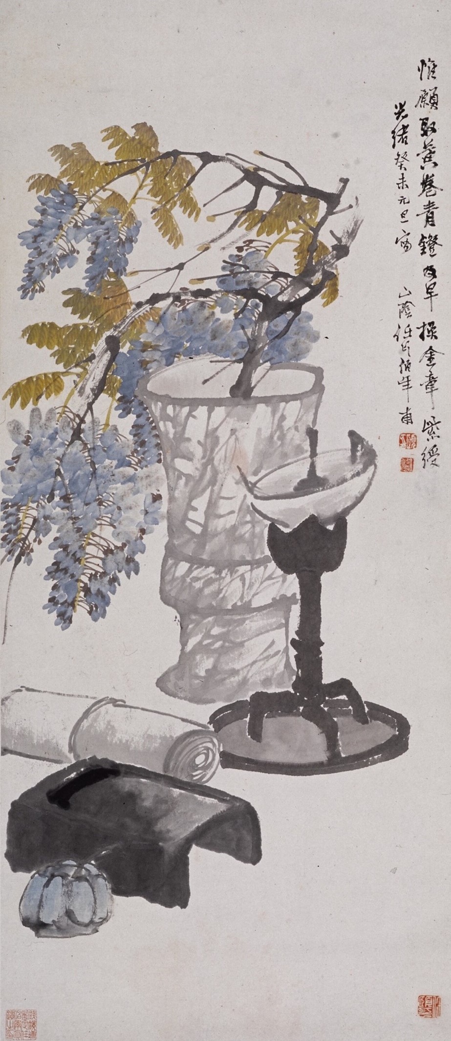 <h2>紫绶金章图</h2><p>作者：任伯年</p><p>创作年代：1883年</p><p>规格：80.9cm×35cm</p><p>品类：中国画</p>